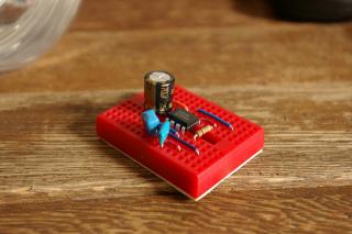 ブレッドボードミニで作るアンプ回路