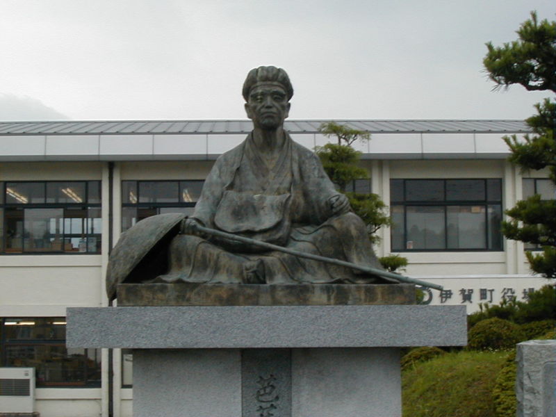 伊賀市役所-松尾芭蕉像