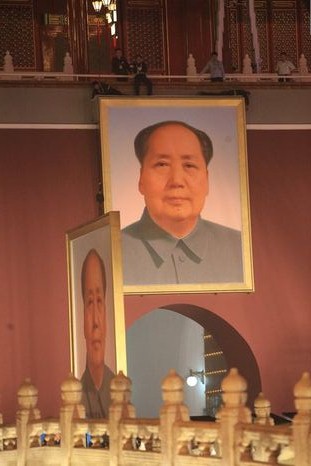 毛沢東さん肖像交換（建国60周年記念式典）2