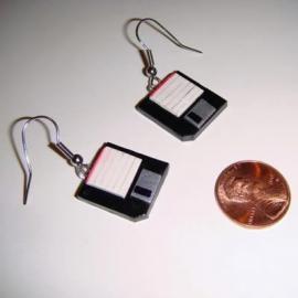 coolest-best-latest-top-new-fun-high-technology-electronic-gadgets-floppy_disk_earrings1.jpg