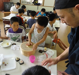 福島県の子どもたち和菓子作り体験！