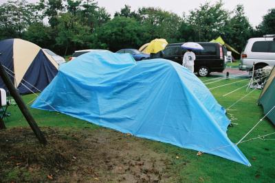 台風に備えたテント2004