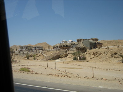 砂漠の中の集落　１