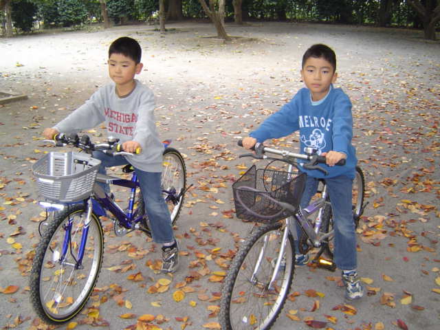 公園で自転車