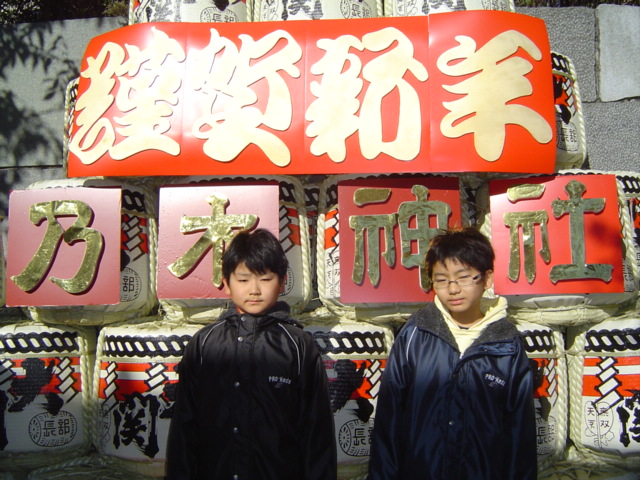 乃木神社に初詣の子供達