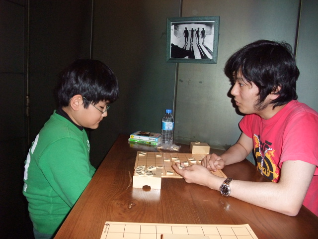 将棋教室で天野三段から指導を受ける下の子