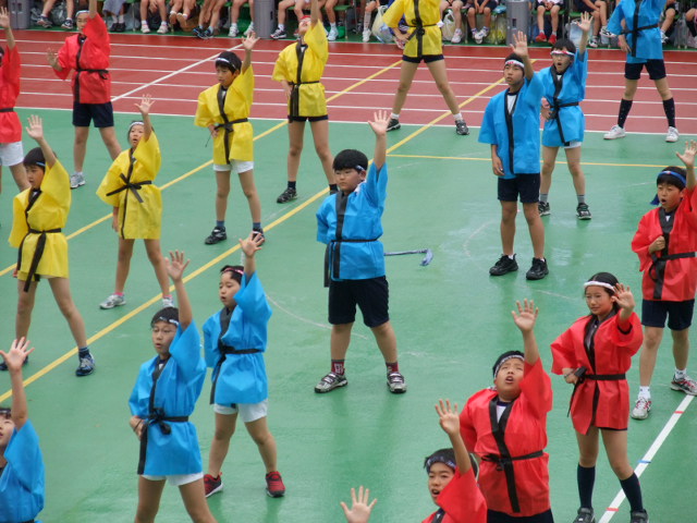 小学校の運動会で「大江戸ダンス」を踊る下の子